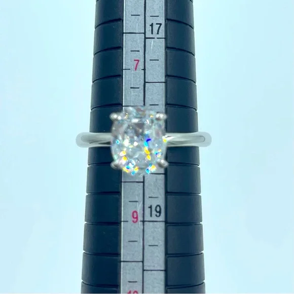 Diamonique Oval Cut Solitaire Ring Size 8 EUC - Picture 5 of 5